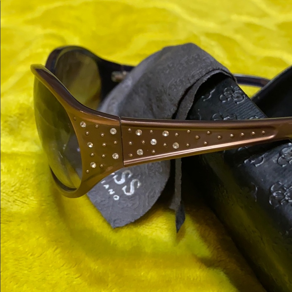 Sun glasses - Picture 2 of 5